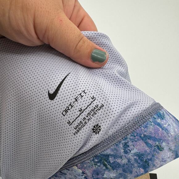 Nike Women's Swoosh All-Over-Print Wrap Medium-Support Sports Bra Size Medium - Picture 2 of 10